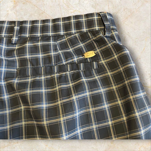 Greg Norman Men's Golf Shorts 36 Chino Gray Blue Plaid Stretch Poly Spandex EUC - Picture 6 of 8